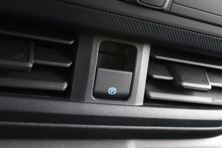 Ford Transit Custom 320 2.0 TDCI L2H1 Trend DC 136pk - Carplay - Android - Camera - LED koplampen - Stoel + Stuurverwarming - Rijklaar Ford Transit Custom 320 2.0 TDCI L2H1 Trend DC 136pk - Carplay - Android - Camera - LED koplampen - Stoel + Stuurverwarming - Rijklaar