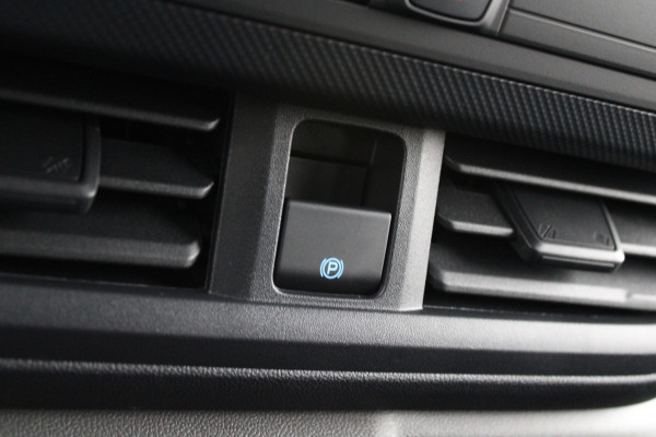 Ford Transit Custom 320 2.0 TDCI L2H1 Trend DC 136pk - Carplay - Android - Camera - LED koplampen - Stoel + Stuurverwarming - Rijklaar Ford Transit Custom 320 2.0 TDCI L2H1 Trend DC 136pk - Carplay - Android - Camera - LED koplampen - Stoel + Stuurverwarming - Rijklaar