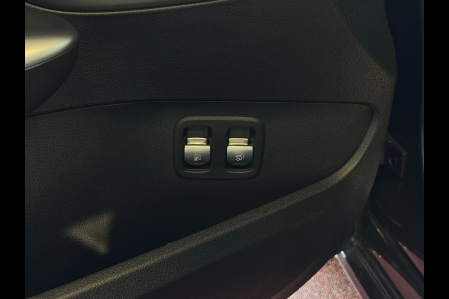 Mercedes-Benz C-Klasse 300e 313PK PHEV 12/2024 AVANTGARDE TREKHAAK DISTRONIC CAMERA ELEK/STOEL/VERWARMD 12/2024 PHEV PLUG IN HYBRIDE