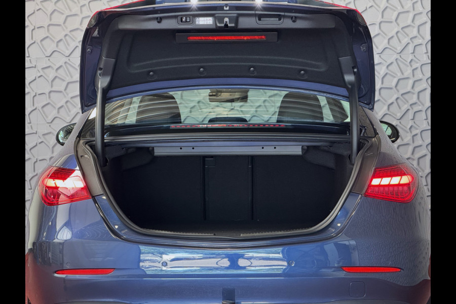 Mercedes-Benz C-Klasse 300e 313PK PHEV 12/2024 AVANTGARDE TREKHAAK DISTRONIC CAMERA ELEK/STOEL/VERWARMD 12/2024 PHEV PLUG IN HYBRIDE