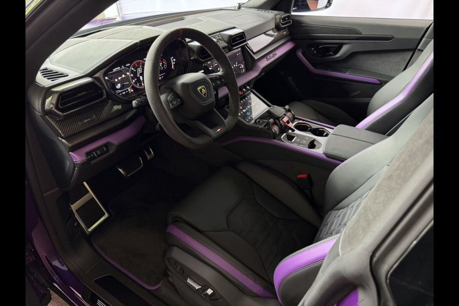 Lamborghini Urus 4.0 V8 HYBRID SE 800 PK ALLE OPTIES/CARBON PACK /AD PERSONAM/VIOLA MITHRAS/ PANO / MASSAGE