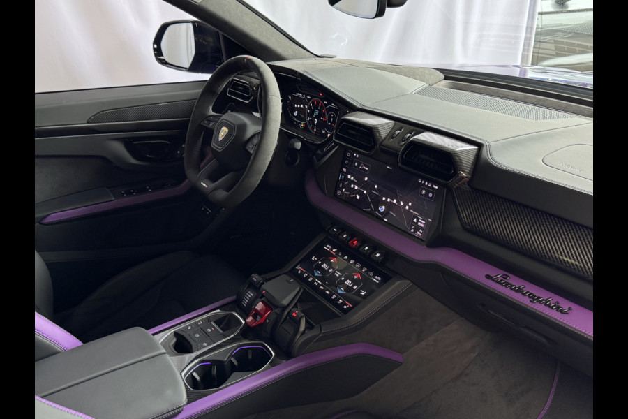 Lamborghini Urus 4.0 V8 HYBRID SE 800 PK ALLE OPTIES/CARBON PACK /AD PERSONAM/VIOLA MITHRAS/ PANO / MASSAGE