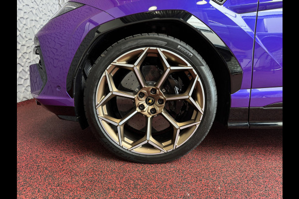 Lamborghini Urus 4.0 V8 HYBRID SE 800 PK ALLE OPTIES/CARBON PACK /AD PERSONAM/VIOLA MITHRAS/ PANO / MASSAGE
