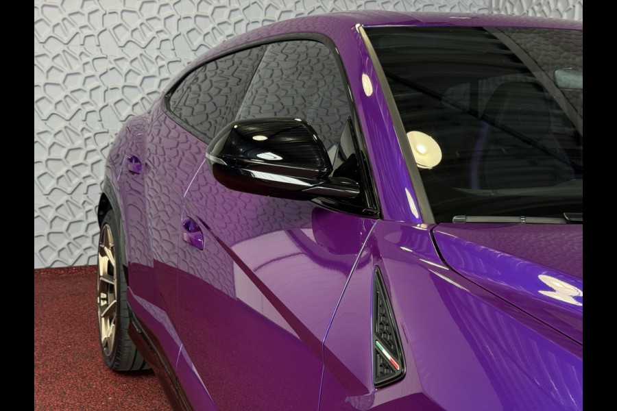 Lamborghini Urus 4.0 V8 HYBRID SE 800 PK ALLE OPTIES/CARBON PACK /AD PERSONAM/VIOLA MITHRAS/ PANO / MASSAGE