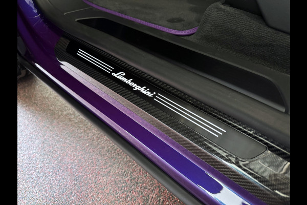 Lamborghini Urus 4.0 V8 HYBRID SE 800 PK ALLE OPTIES/CARBON PACK /AD PERSONAM/VIOLA MITHRAS/ PANO / MASSAGE