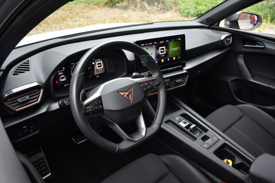 CUPRA Leon 2.0 TSI VZ 300PK DSG PERFORMANCE CAMERA/BEATS/PANORAMADAK***