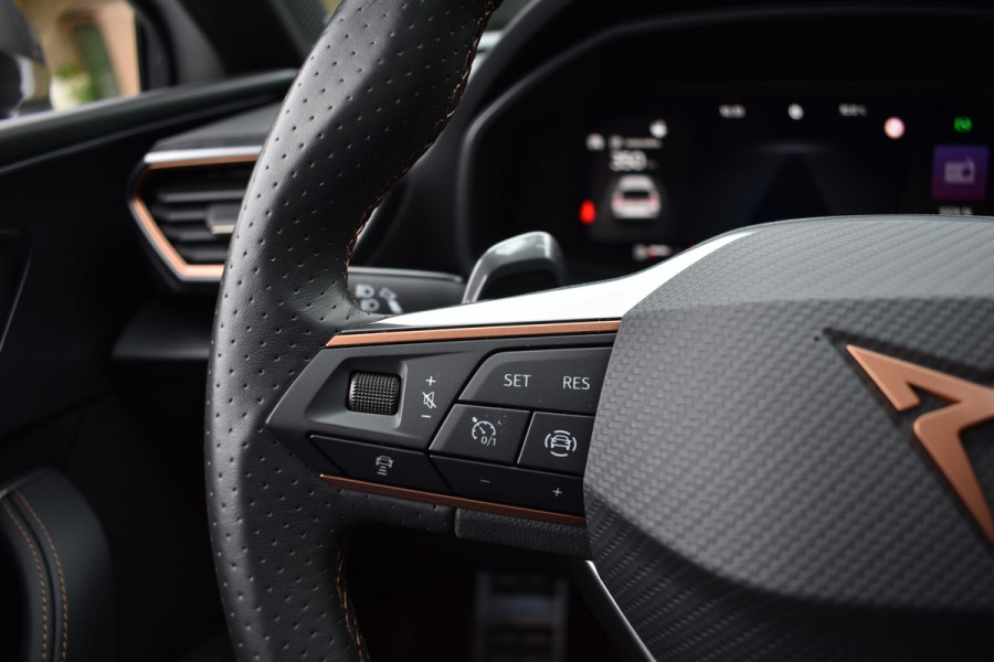 CUPRA Leon 2.0 TSI VZ 300PK DSG PERFORMANCE CAMERA/BEATS/PANORAMADAK***