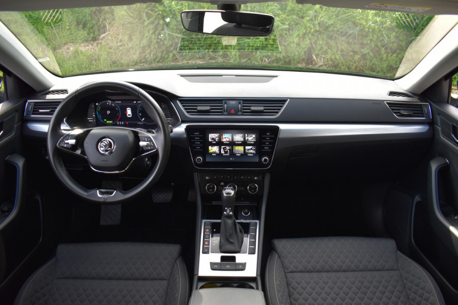 Škoda Superb Combi iV 218PK DSG HYBRID BUSINESS VIRTUAL/NAVI/TREKHAAK
