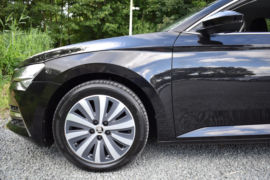 Škoda Superb Combi iV 218PK DSG HYBRID BUSINESS VIRTUAL/NAVI/TREKHAAK