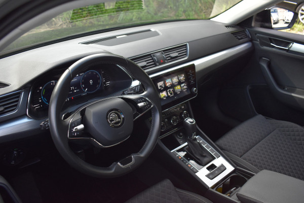 Škoda Superb Combi iV 218PK DSG HYBRID BUSINESS VIRTUAL/NAVI/TREKHAAK