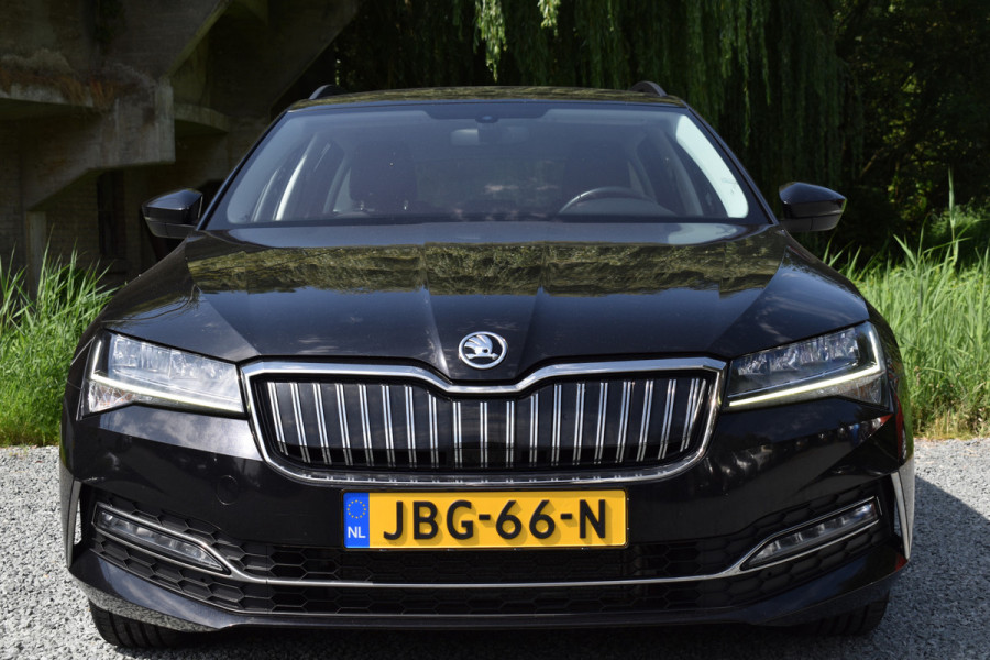 Škoda Superb Combi iV 218PK DSG HYBRID BUSINESS VIRTUAL/NAVI/TREKHAAK