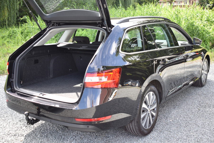 Škoda Superb Combi iV 218PK DSG HYBRID BUSINESS VIRTUAL/NAVI/TREKHAAK
