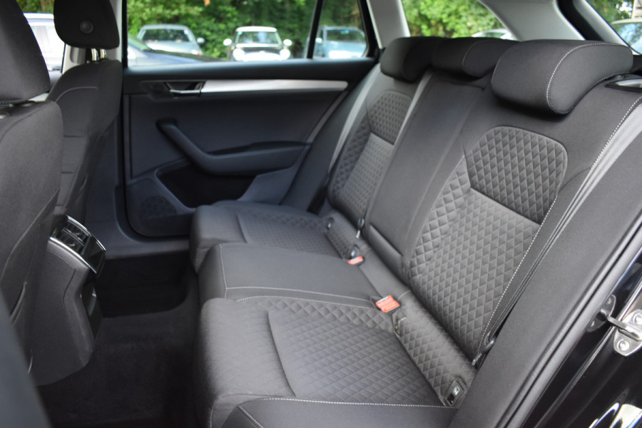 Škoda Superb Combi iV 218PK DSG HYBRID BUSINESS VIRTUAL/NAVI/TREKHAAK
