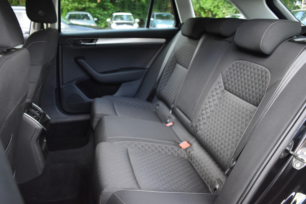 Škoda Superb Combi iV 218PK DSG HYBRID BUSINESS VIRTUAL/NAVI/TREKHAAK