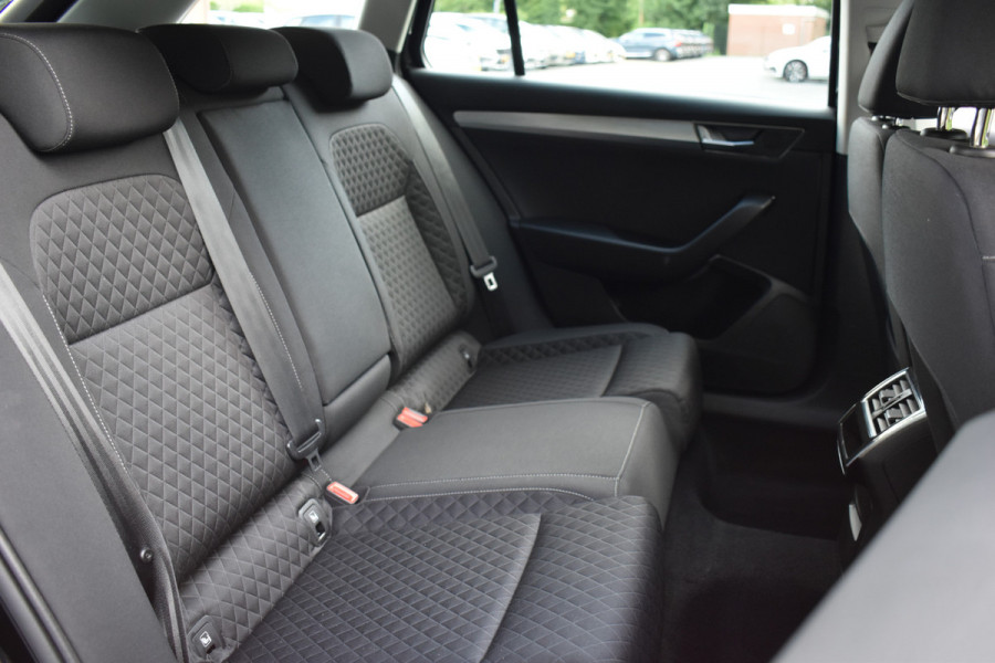 Škoda Superb Combi iV 218PK DSG HYBRID BUSINESS VIRTUAL/NAVI/TREKHAAK