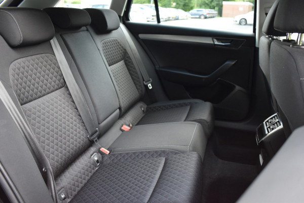 Škoda Superb Combi iV 218PK DSG HYBRID BUSINESS VIRTUAL/NAVI/TREKHAAK