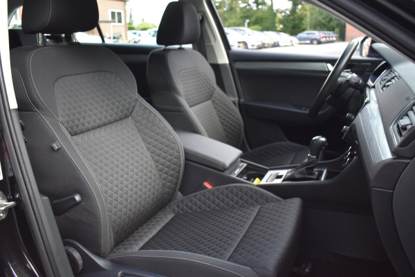 Škoda Superb Combi iV 218PK DSG HYBRID BUSINESS VIRTUAL/NAVI/TREKHAAK