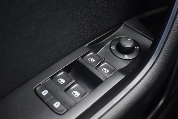 Škoda Superb Combi iV 218PK DSG HYBRID BUSINESS VIRTUAL/NAVI/TREKHAAK