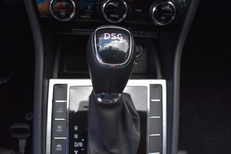Škoda Superb Combi iV 218PK DSG HYBRID BUSINESS VIRTUAL/NAVI/TREKHAAK