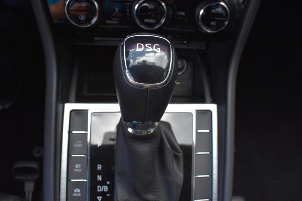 Škoda Superb Combi iV 218PK DSG HYBRID BUSINESS VIRTUAL/NAVI/TREKHAAK
