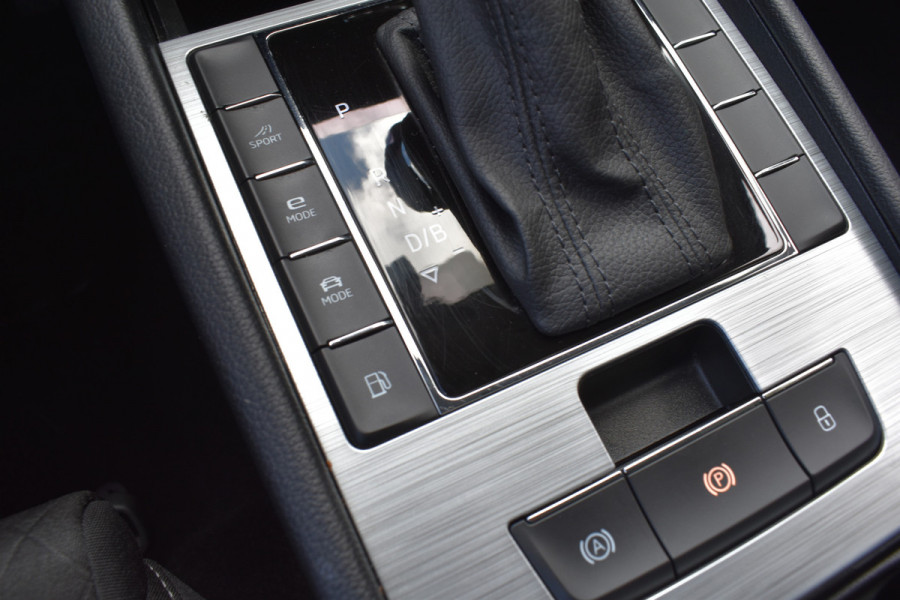 Škoda Superb Combi iV 218PK DSG HYBRID BUSINESS VIRTUAL/NAVI/TREKHAAK