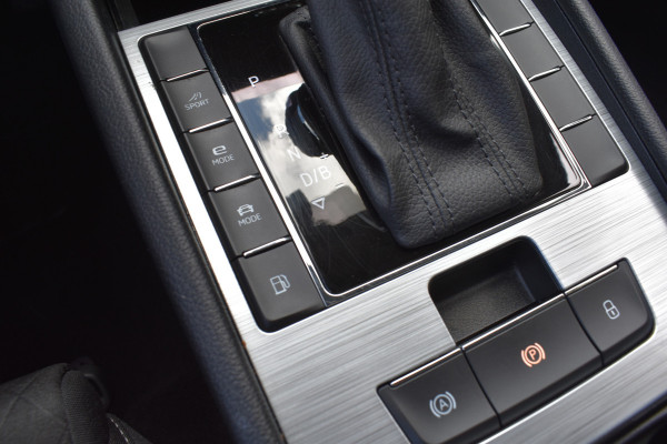 Škoda Superb Combi iV 218PK DSG HYBRID BUSINESS VIRTUAL/NAVI/TREKHAAK