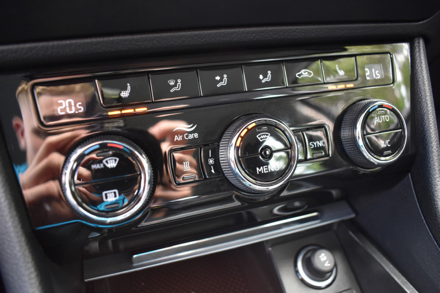 Škoda Superb Combi iV 218PK DSG HYBRID BUSINESS VIRTUAL/NAVI/TREKHAAK
