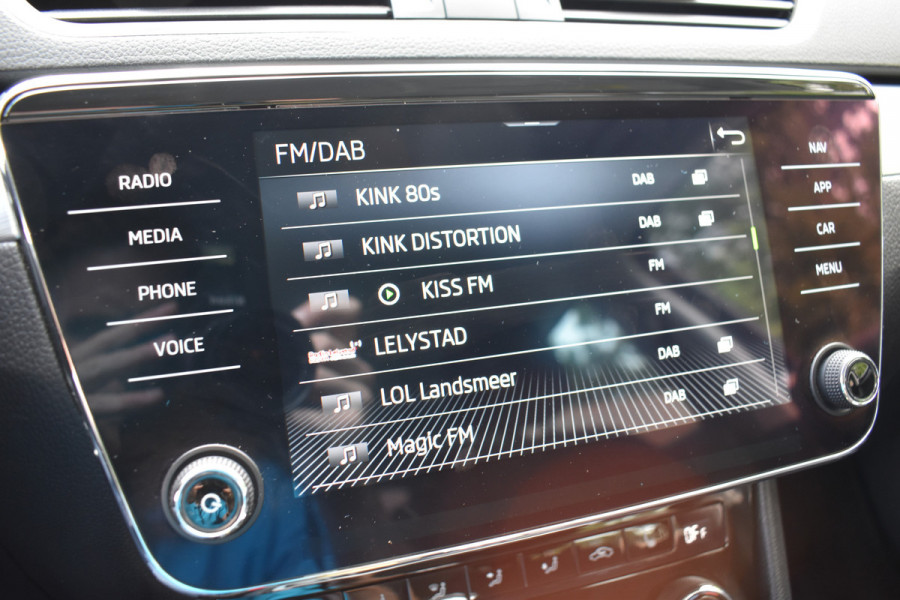 Škoda Superb Combi iV 218PK DSG HYBRID BUSINESS VIRTUAL/NAVI/TREKHAAK