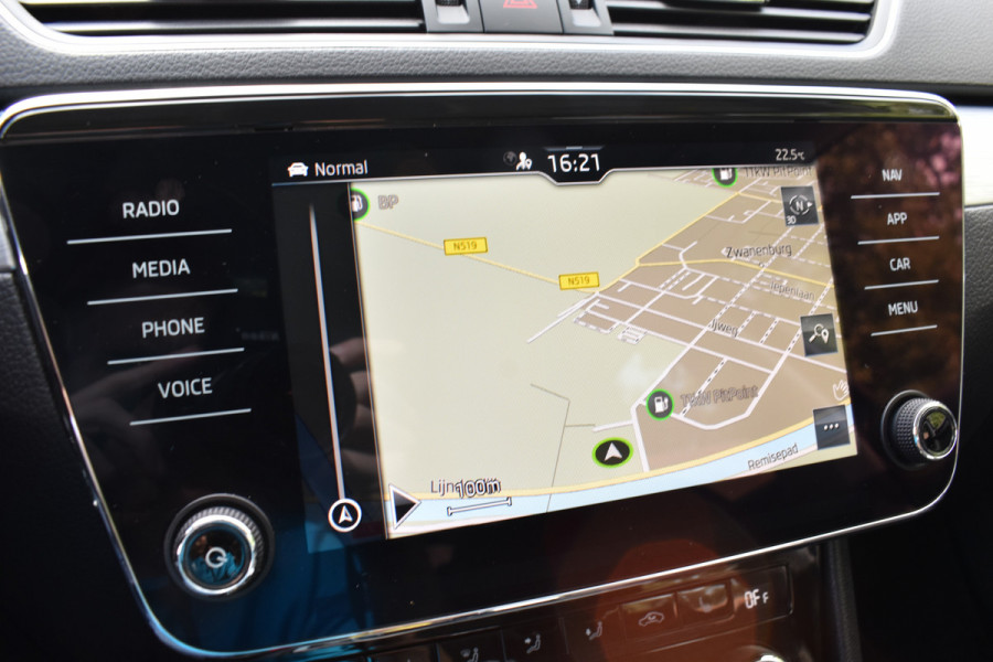 Škoda Superb Combi iV 218PK DSG HYBRID BUSINESS VIRTUAL/NAVI/TREKHAAK