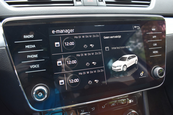 Škoda Superb Combi iV 218PK DSG HYBRID BUSINESS VIRTUAL/NAVI/TREKHAAK