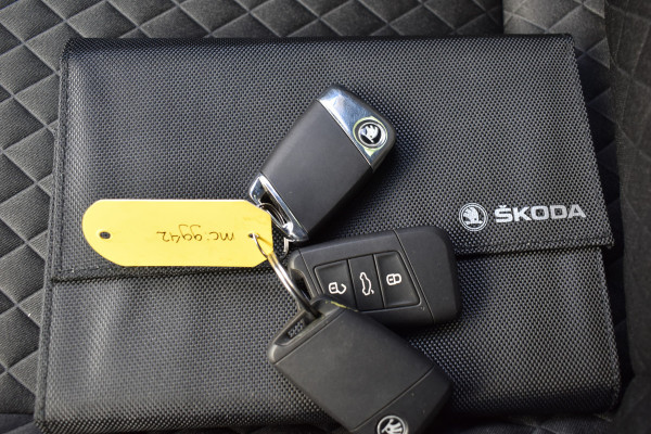 Škoda Superb Combi iV 218PK DSG HYBRID BUSINESS VIRTUAL/NAVI/TREKHAAK