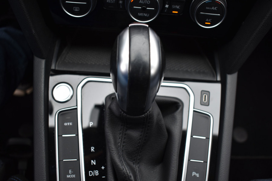 Volkswagen Passat Variant 218PK DSG HYBRID GTE BUSINESS TREKHAAK/NAVI/CAMERA