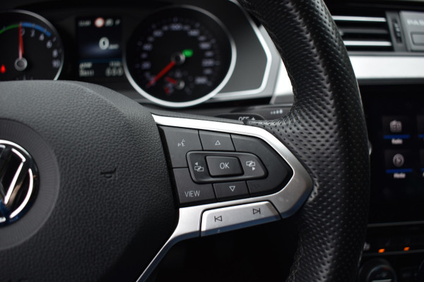 Volkswagen Passat Variant 218PK DSG HYBRID GTE BUSINESS TREKHAAK/NAVI/CAMERA