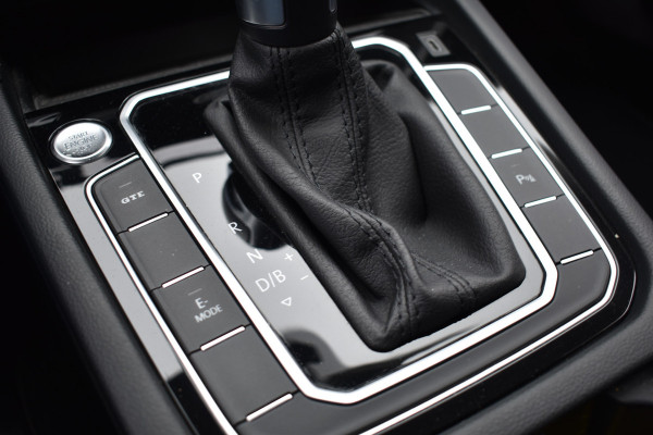 Volkswagen Passat Variant 218PK DSG HYBRID GTE BUSINESS TREKHAAK/NAVI/CAMERA