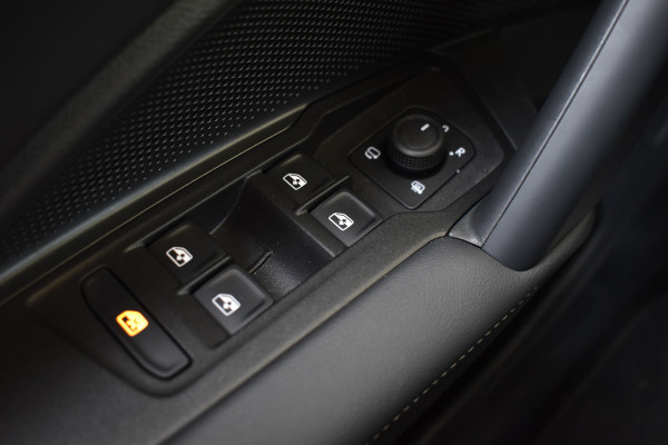 Volkswagen Tiguan 1.5 eTSI LIFE DSG IQ-LIGHT/NAVI/TREKHAAK***