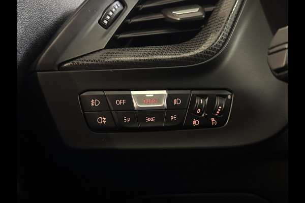 BMW 1-serie 118IA 140PK HIGH EXECUTIVE SPORT/NAVI/LED/CARPLAY