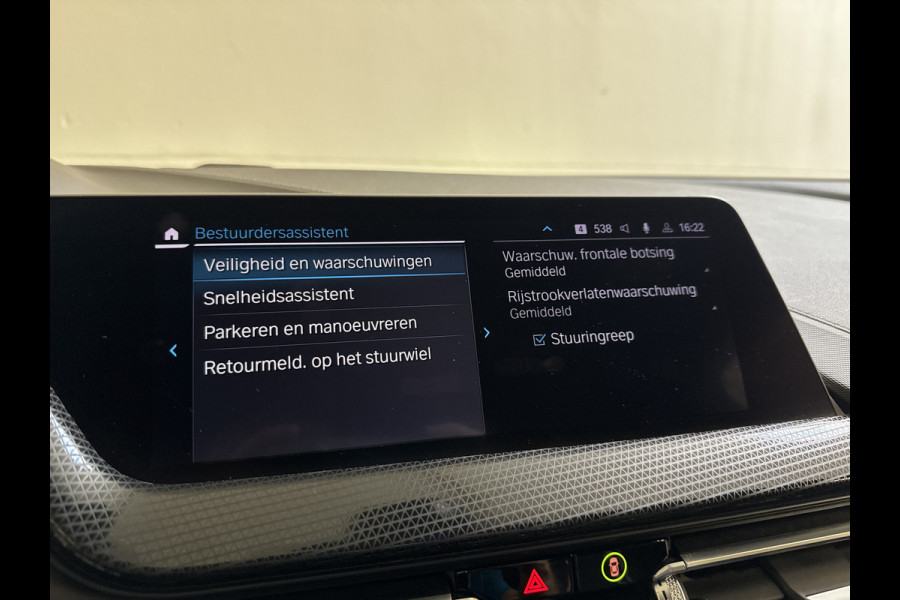 BMW 1-serie 118IA 140PK HIGH EXECUTIVE SPORT/NAVI/LED/CARPLAY
