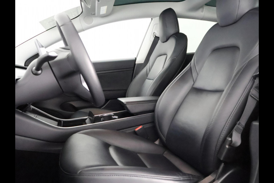 Tesla Model 3 BLACKLINE BI-TONE PANO STD ACCUTEST 86% RWD 60 kWH LEDER.NAVI.CAMERA.AUTOPILOT, STOELVERWARMING EN NOG VEEL MEER!