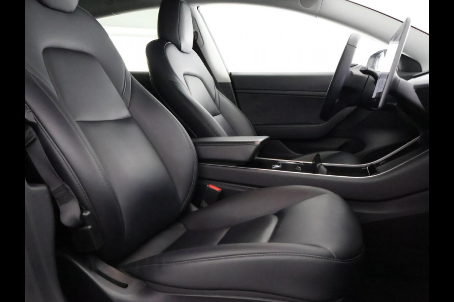 Tesla Model 3 BLACKLINE BI-TONE PANO STD ACCUTEST 86% RWD 60 kWH LEDER.NAVI.CAMERA.AUTOPILOT, STOELVERWARMING EN NOG VEEL MEER!