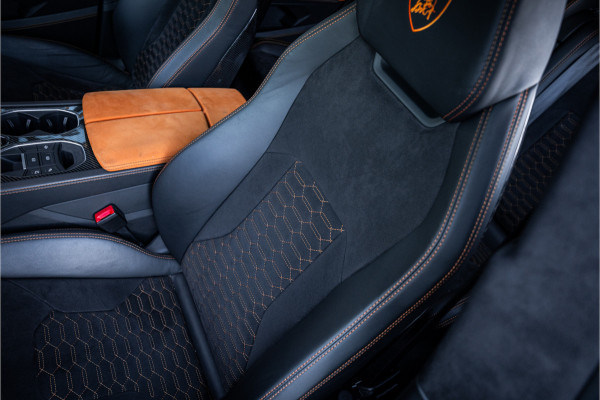 Lamborghini Urus 4.0 V8 Graphite Capsule - Mansory Pack | Full Carbon | Keramisch | Alcantara