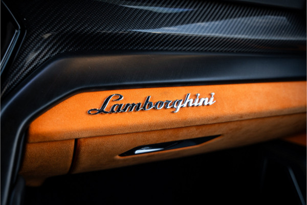 Lamborghini Urus 4.0 V8 Graphite Capsule - Mansory Pack | Full Carbon | Keramisch | Alcantara
