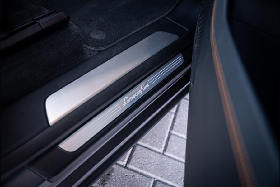 Lamborghini Urus 4.0 V8 Graphite Capsule - Mansory Pack | Full Carbon | Keramisch | Alcantara