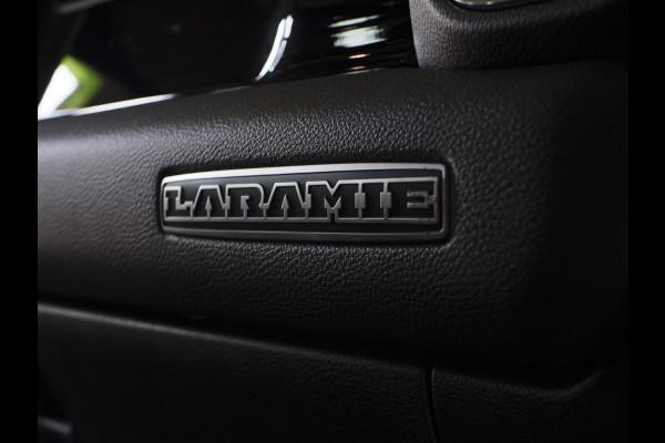 Dodge Ram | 1500 | Laramie |Premium Night | 3.0L I6 Hurricane | 4X4 | BPM-VRIJ | BPM-VRIJ | 14,4-inch Touchscreen | Passenger Display | Getoonde accessoires zijn verkrijgbaar tegen meerprijs