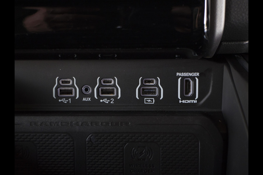Dodge Ram | 1500 | Laramie |Premium Night | 3.0L I6 Hurricane | 4X4 | BPM-VRIJ | BPM-VRIJ | 14,4-inch Touchscreen | Passenger Display | Getoonde accessoires zijn verkrijgbaar tegen meerprijs