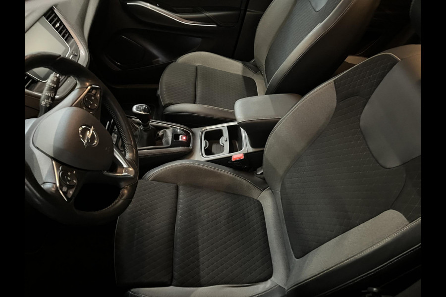 Opel Grandland X 1.2 Turbo Innovation Navigatie Carplay Android auto Camera Keyless Entry Elektrisch bedienbare achterklep Dodehoek Sensoren