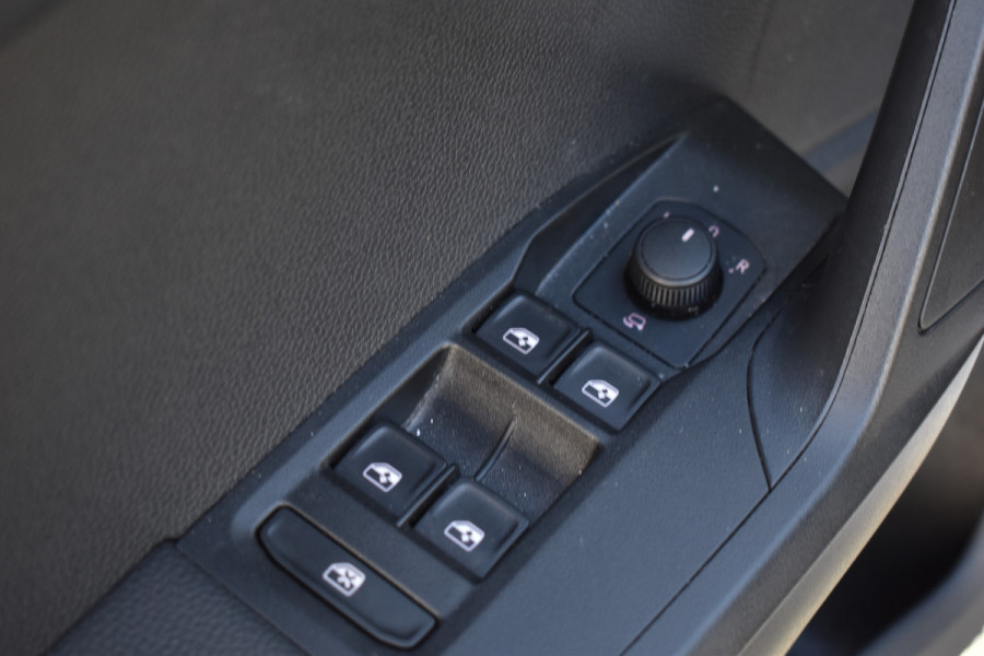 Seat Ibiza TSI 95PK BUSINESS STYLE VIRTUAL/NAVI/CARPLAY