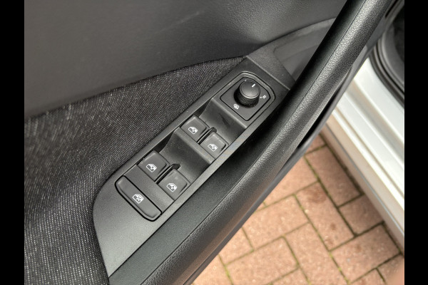 Škoda Kamiq 1.0 TSi 110pk Business Edition LED/VIRTUAL/NAVI/CARPLAY/DAB/PDC/STOELVERWARMING