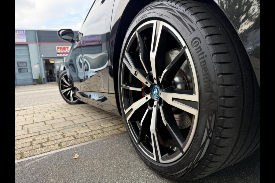 BMW i5 EDrive40 2024 M-PAKKET SHADOW PANORAMA LEDER HARMAN KARDON 1-EIG