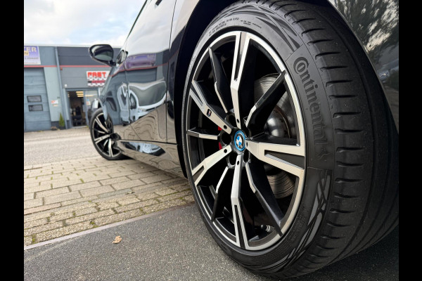 BMW i5 EDrive40 2024 M-PAKKET SHADOW PANORAMA LEDER HARMAN KARDON 1-EIG