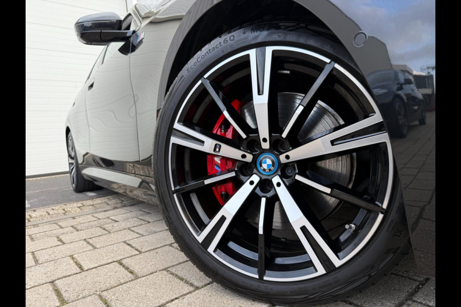 BMW i5 EDrive40 2024 M-PAKKET SHADOW PANORAMA LEDER HARMAN KARDON 1-EIG